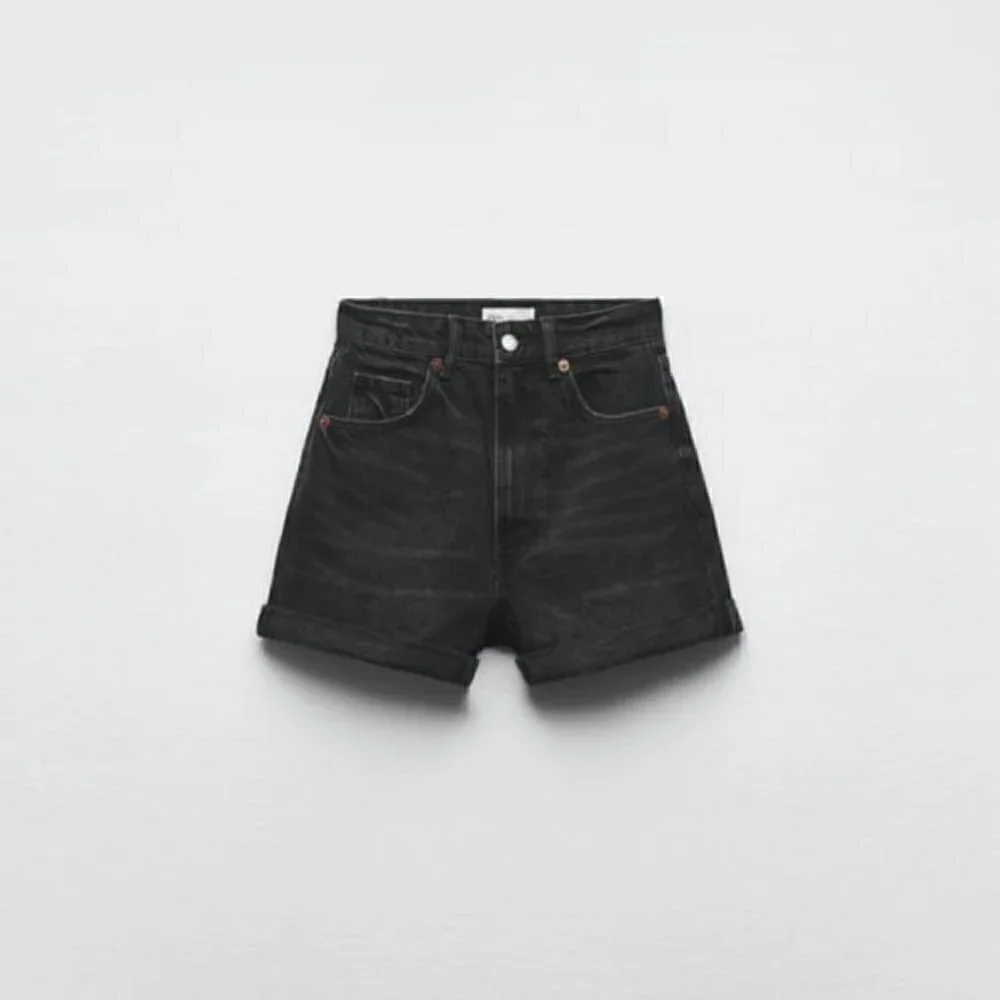 Zara High-Waisted Mom Fit Denim Shorts Size 4
